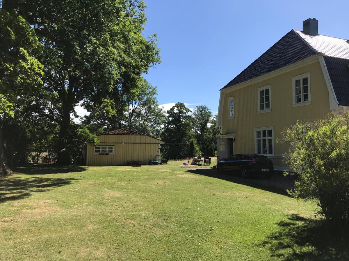 Gaeststuga I Loefsaeng Hajstorp Töreboda المظهر الخارجي الصورة